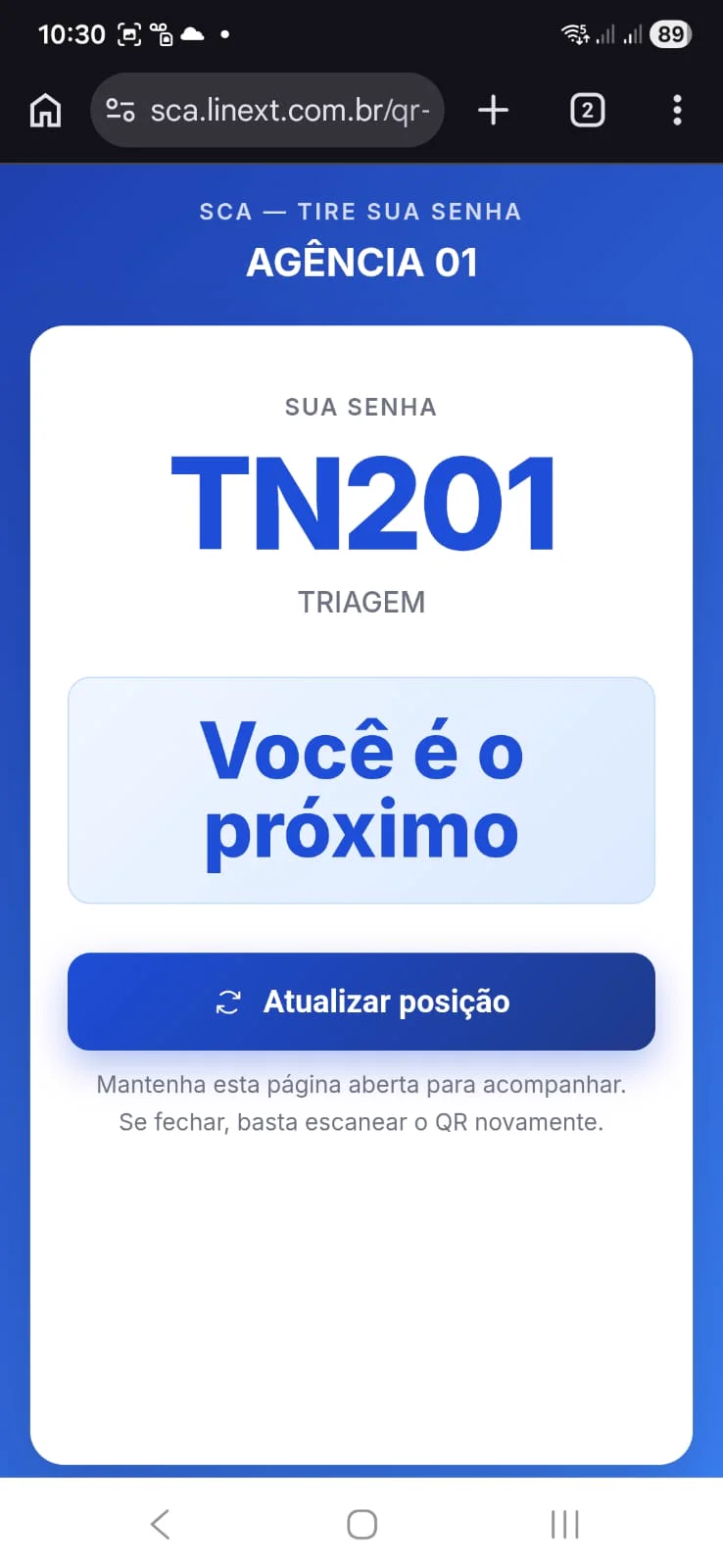Tela do cliente após escanear o QR — vê a senha gerada e a posição na fila em tempo real